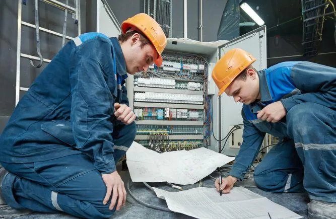 WhatistheDifferenceBetweenaResidentialElectricianandaCommercialElectrician